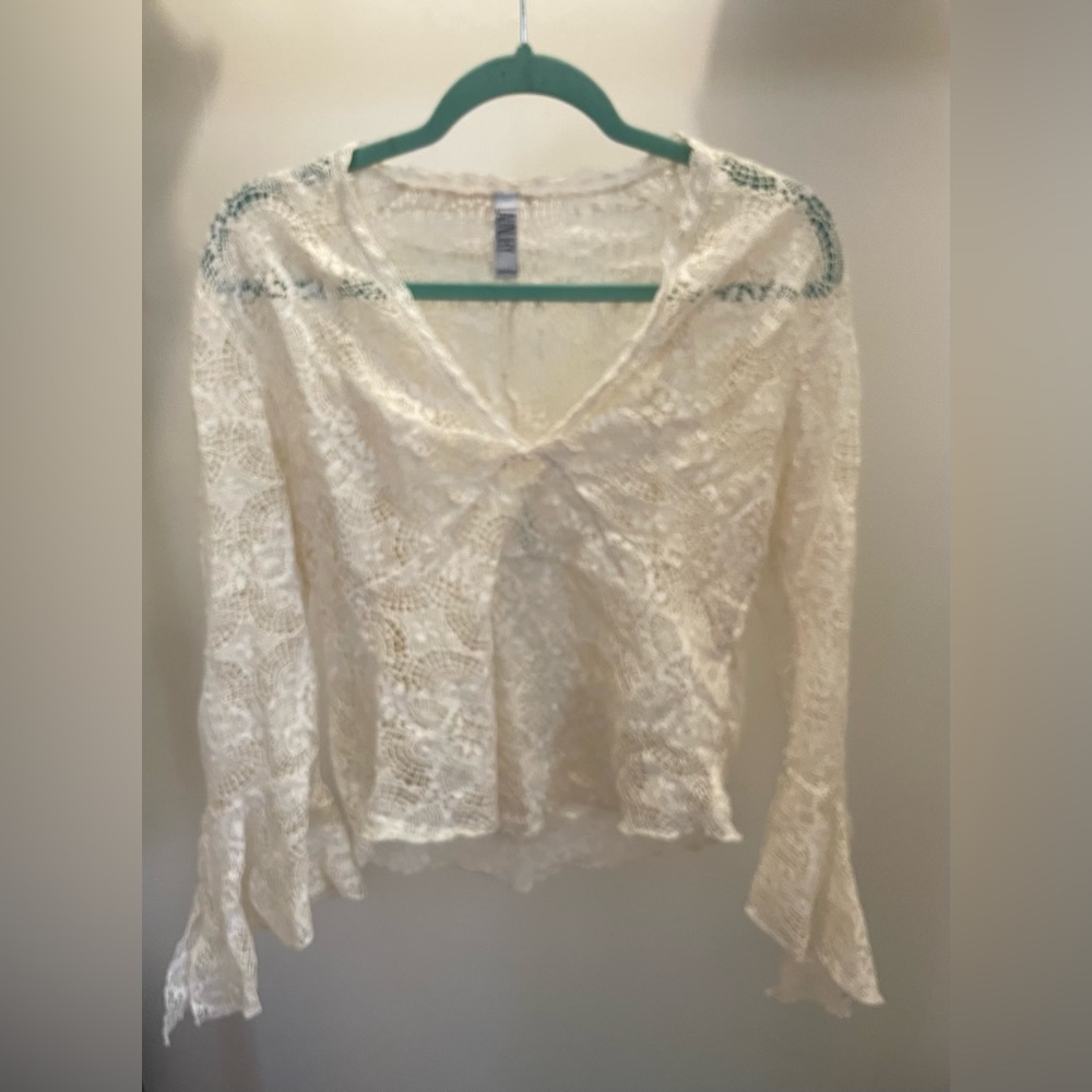 Laundry by Shelli Segal size medium crochet/lacy top with open bell sleeves